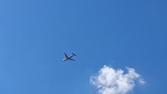 Пролёт тяжолого транспортного самолёта Ан-124