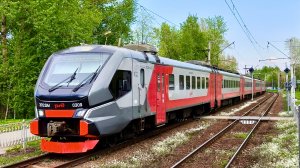 ЭП2ДМ 0309 сообщением Санкт-Петербург - Белоостров, прибывает на станцию Лахта