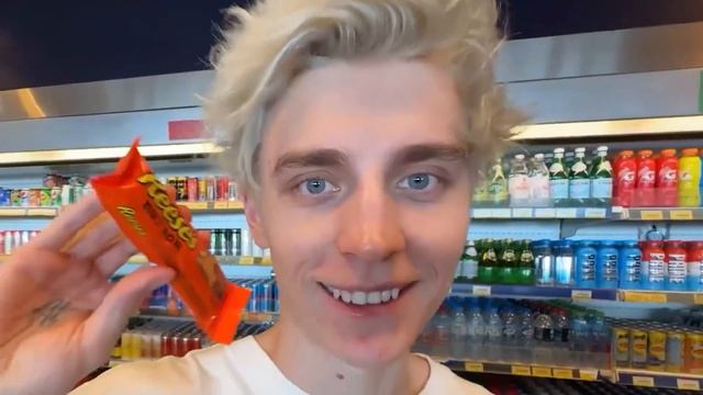 Едим ЕДУ с ЗАПРАВОК 24 Часа ! смотреть онлайн