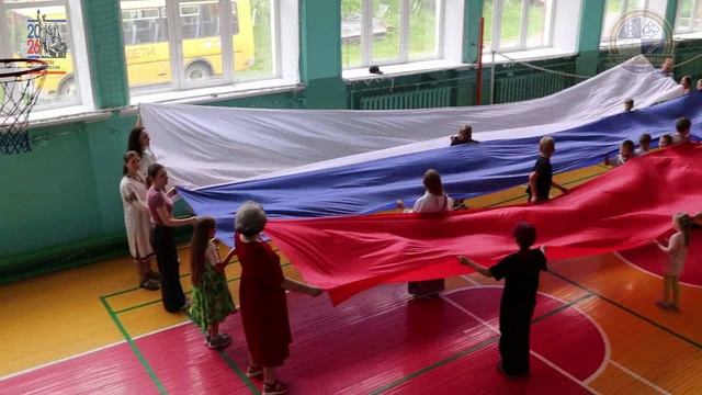 30 метров гордости в руках подрастающего поколения
