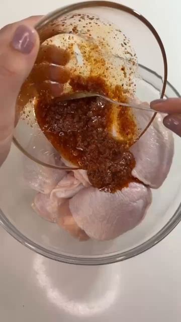 Куриные бедра в духовке 🙌 смотреть онлайн