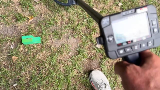 XP Icon X против Minelab Equinox 900 Выделение\Разделение смотреть онлайн