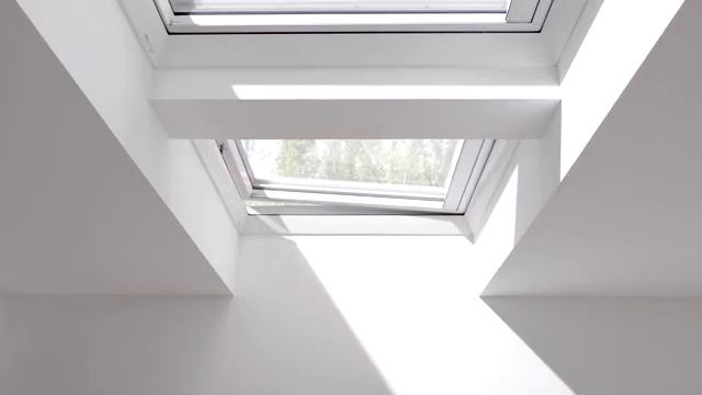 Зенитный фонарь Rooflite на электро управлении