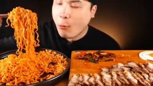Мукбанг лапша, буженина , яйца Еда на камеру🍜 много еды