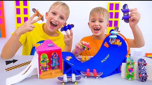 Влад и Ники развлекаются с грифами и игровыми наборами Hot Wheels Skate. смотреть онлайн