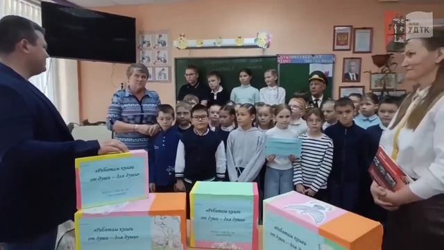 Дети из Екатеринбурга собрали гуманитарную помощь для школы ДНР
