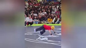 13 летний Ли Юнцю сочетает   элементы уличного танца «Пьяный кулак» и тайцзи. #ЛиЮнцю