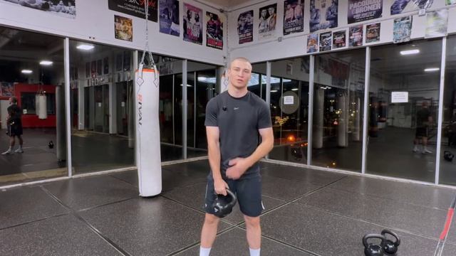 Упражнение с гирей для ударников. Делай его, чтобы вырубать любого!