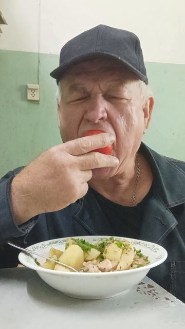 На обед кисель и картошка с мясом. Приятного всем аппетита.