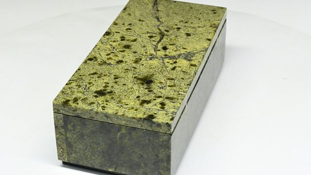 Ларец из змеевика под купюры 180*90*60мм. 1310729