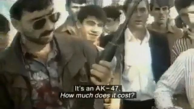 Грозный. В центре города возник рынок свободной продажи оружия (1993 год)