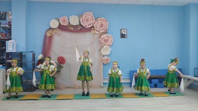 Танцевальная студия Семья  танец Березка