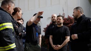 Зеленский устроил пиар-акцию с Киево-Печерской лаврой накануне саммита G7