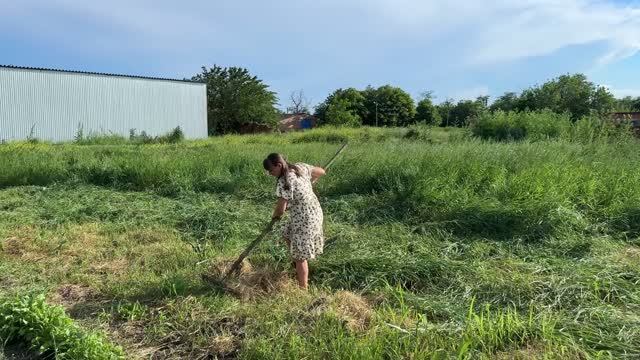ГОТОВИМСЯ КО ВТОРОМУ ЭТАПУ ЗАЛИВКИ! 💪 Закупаем цемент и готовим площадку к бетону. смотреть онлайн