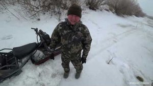 Попали на жор щуки. Хищник брал на все. Чуть не провалились под лед.