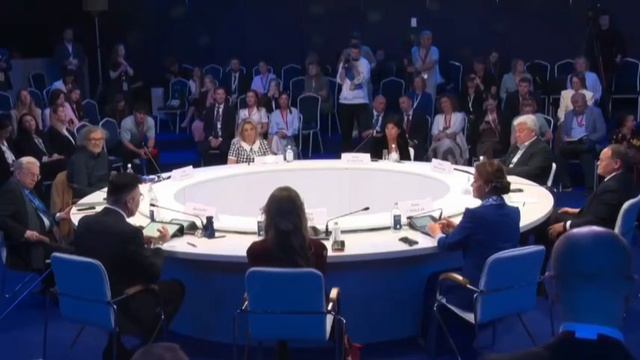 Гендир Газпром медия готов принимать в Россию мигрантов но почему-то не к себе на Рублевка