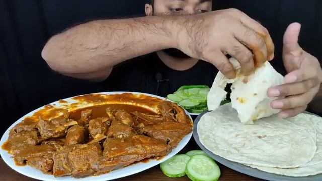 HUGE SPICY DUCK CURRY, GRAVY, SOFT ROTI, ONION, CUCUMBER ASMR MUKBANG EATING SHO