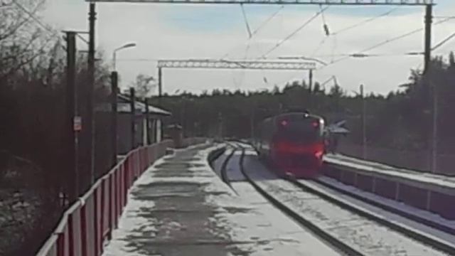 Электропоезд ЭП3Д-0027 на о.п. "Дубравная", март 2020 года смотреть онлайн