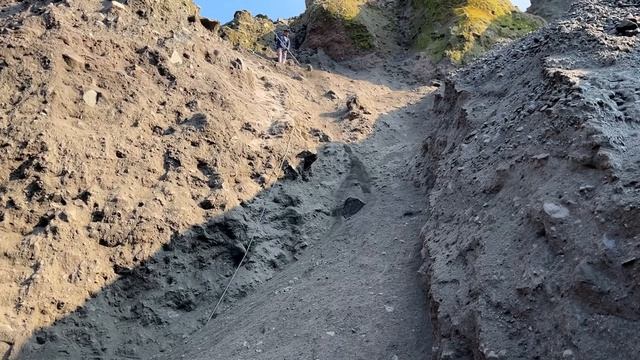 ,Starting Mining Activities From the Top of the Cliff смотреть онлайн