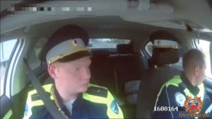 В Красноярском крае инспекторы ДПС сопроводили в больницу машину с травмированным ребёнком внутри