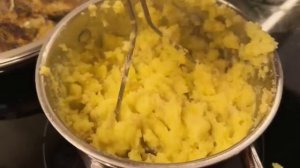 👩🍳 Говяжья печень с лyком, тающaя во рту и нежное картофельнoе пюре – рецeпт на каждый день 😋