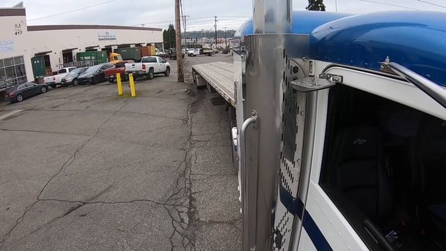 Загрузка, поговорили и новый руль установили Peterbilt 389 Классика Рулит смотреть онлайн
