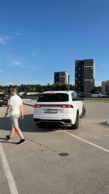 Собьет ли человека при автопилотной парковке? Geely Monjaro #geely#monjaro #джили #монжаро #auto