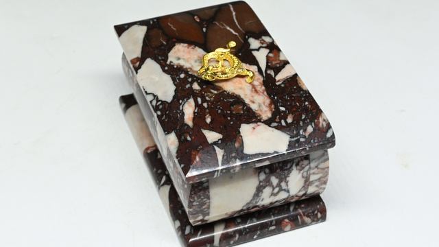 Ларец из креноида с ящеркой 110*65*65мм. 1310736