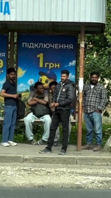 Тернополь - новые украинцы ждут автобус