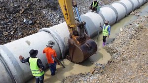 Commendable! Use CAT 320D excavator Restores canal & Install Huge Concrete Drainage Pipes Skillfully