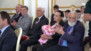 Глава КЧР Рашид Темрезов наградил лучших тружеников республики