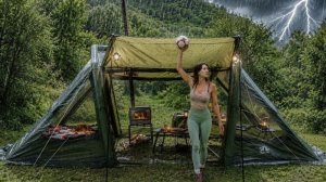 Кемпинг в дождливую погоду. Уютная надувная палатка и звуки дождя. Бушкрафт. АСМР