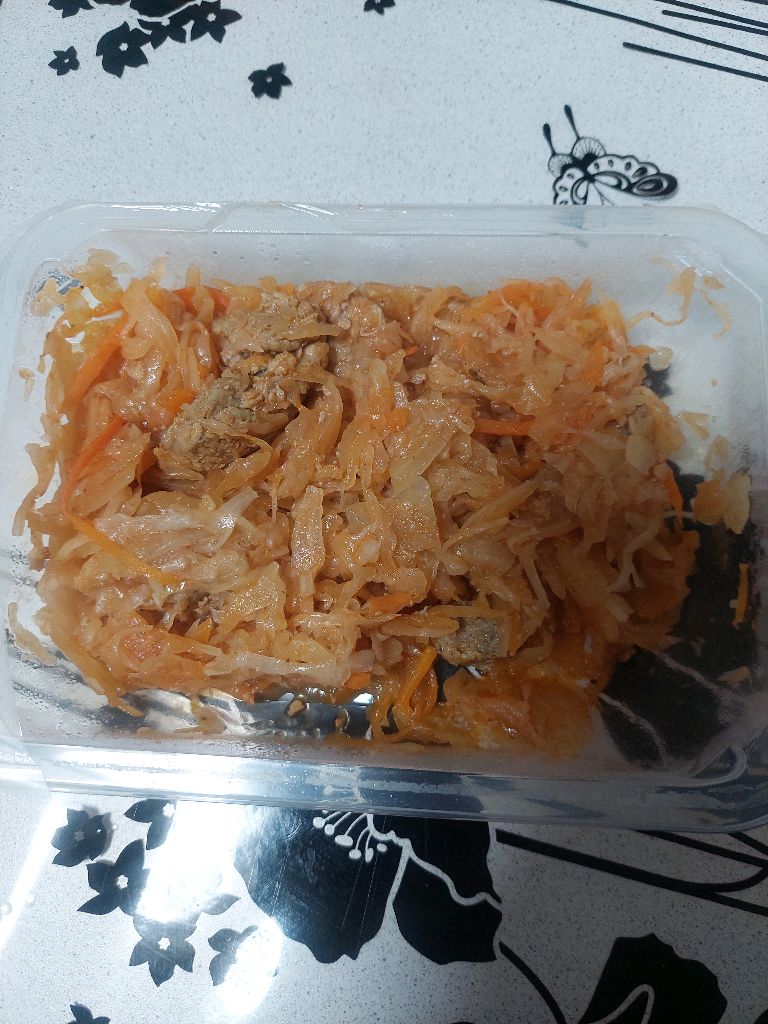 мугбанг/ тушёная капуста,/копчёная колбаска/чай