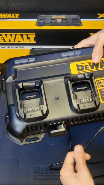 Анонс долгожданной четырех портовой зарядной станции DeWALT DCB1404 #деволт #dewalt #DCB1404