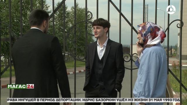 Сегодня выпускники сдают экзамены по биологии, географии и иностранным языкам