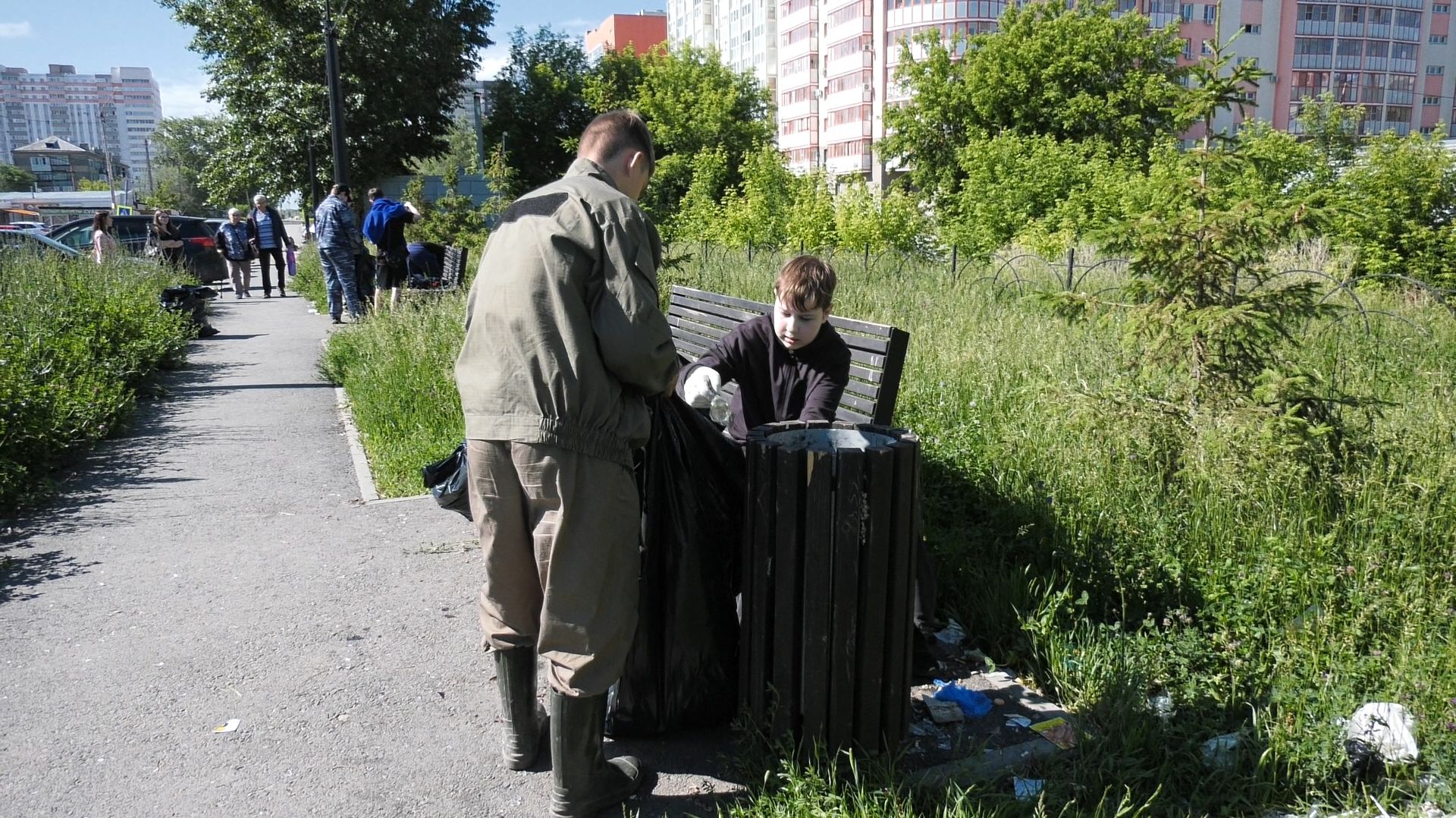 Трудовые отряды облагораживают город