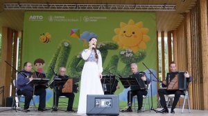 Людмила Боталова и ансамбль «Русский тембр» исполняют «Лунный вальс» Исаака Дунаевского
