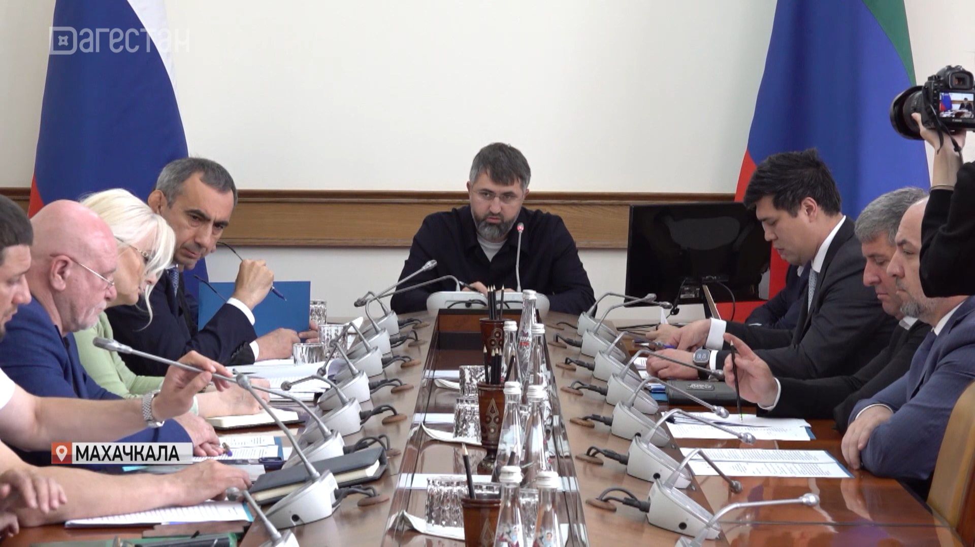 Под руководством Магомеда Рамазанова обсудили долгострой школы в с.Бильбиль-Казмаляр смотреть онлайн