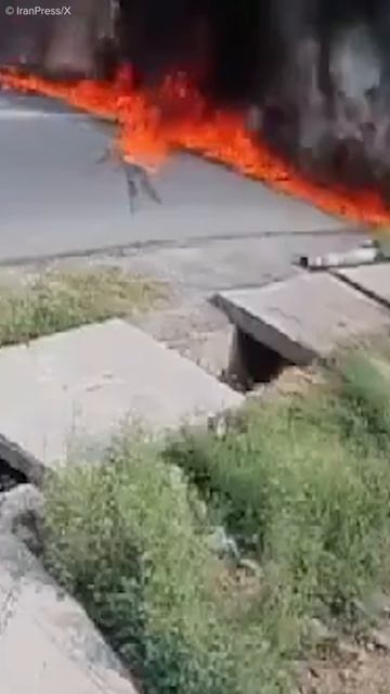 Кадры крушения тренировочного самолета в Пакистане