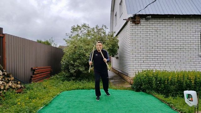 Упражнения с двухсекционным цепом в деревне (5)