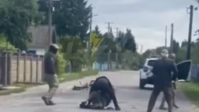 ‼️🇺🇦😂Эпичная битва под Ровно: дед с лопатой атаковал отряд боевиков ТЦК и помог соседу отбиться