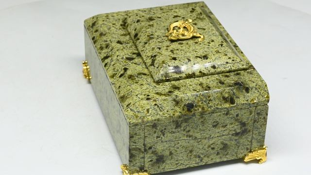 Ларец из змеевика 