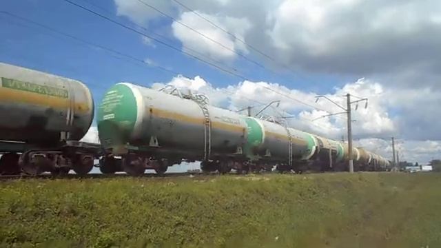 ВЛ80с-1039 с грузовым поездом, июнь 2017 года смотреть онлайн