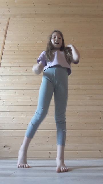 танцую по песню атракцион