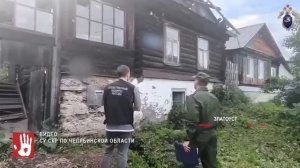 В Златоусте обрушилась крыша дома. Двое погибли, одного достали из под завалов живым