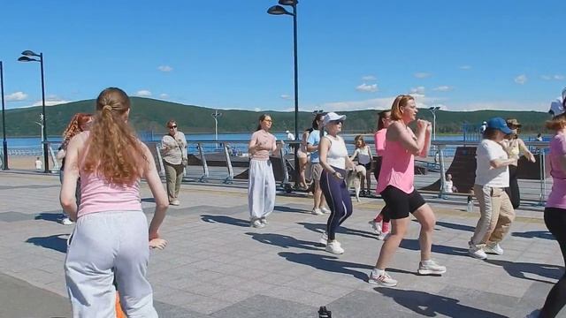 Зумба на набережной смотреть онлайн