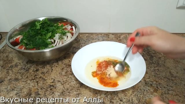 Быстрая закуска из помидоров со вкусной заправкой.