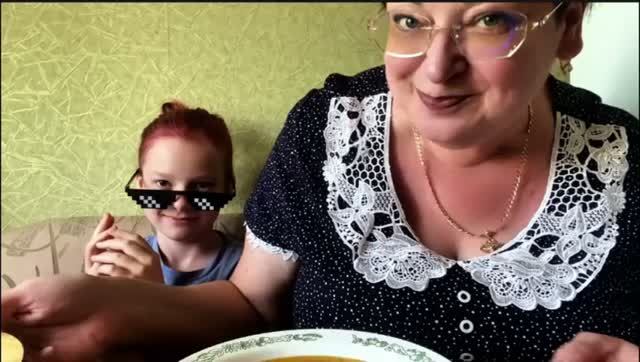 Перекусив Рассольничком у мамы, мы поехали есть дальше😉/Поехали с дочкой и внуками по магазинам! смотреть онлайн