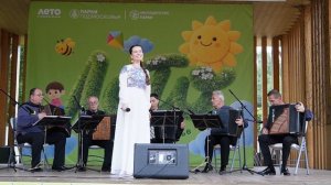 Людмила Боталова и ансамбль «Русский тембр» исполняют «Весна идёт» Исаака Дунаевского