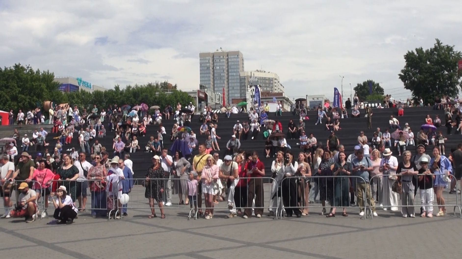День России на набережной // "Новости 49" 15.06.26 смотреть онлайн